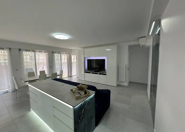 Διαμέρισμα Impeccable 3 Pieces 80m2 Double Balcons,proche Juan Les Pins Proche Cannes *