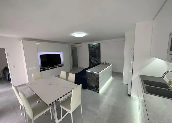 Impeccable 3 Pieces 80m2 Double Balcons,proche Juan Les Pins Proche Cannes